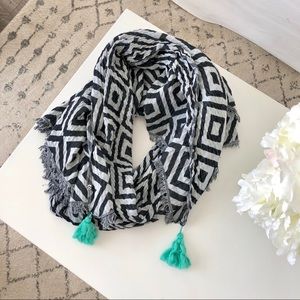 lululemon || find your Om blanket scarf || one sz